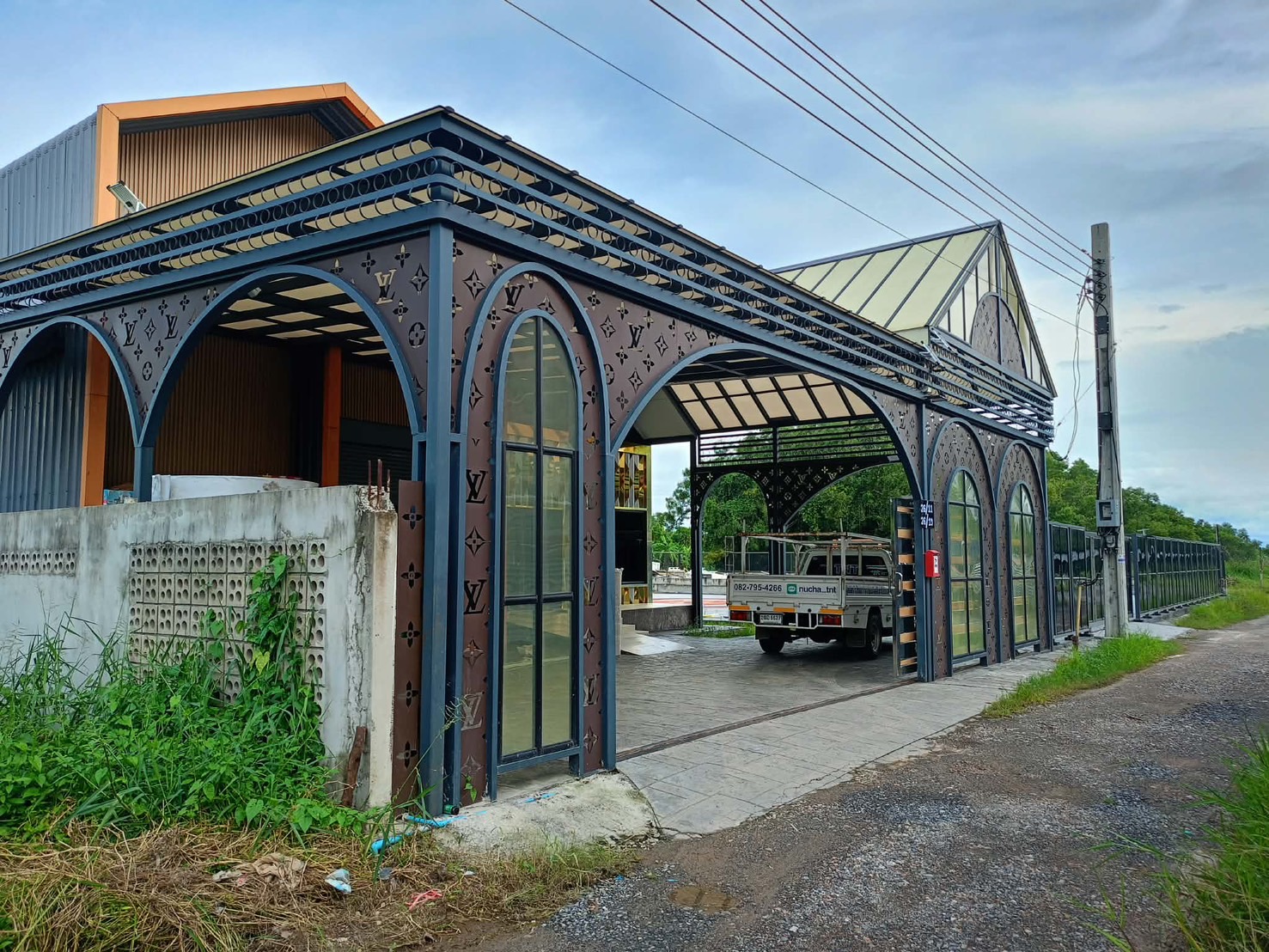 สถานที่จริงของ TNT Polycarbonate Center